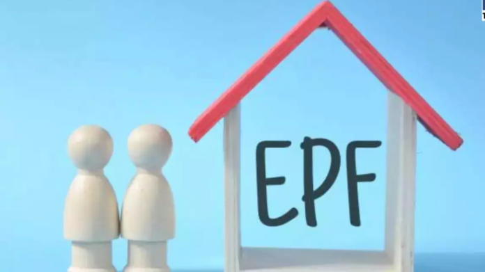 Employees taking advantage of the new interest policy of EPF account